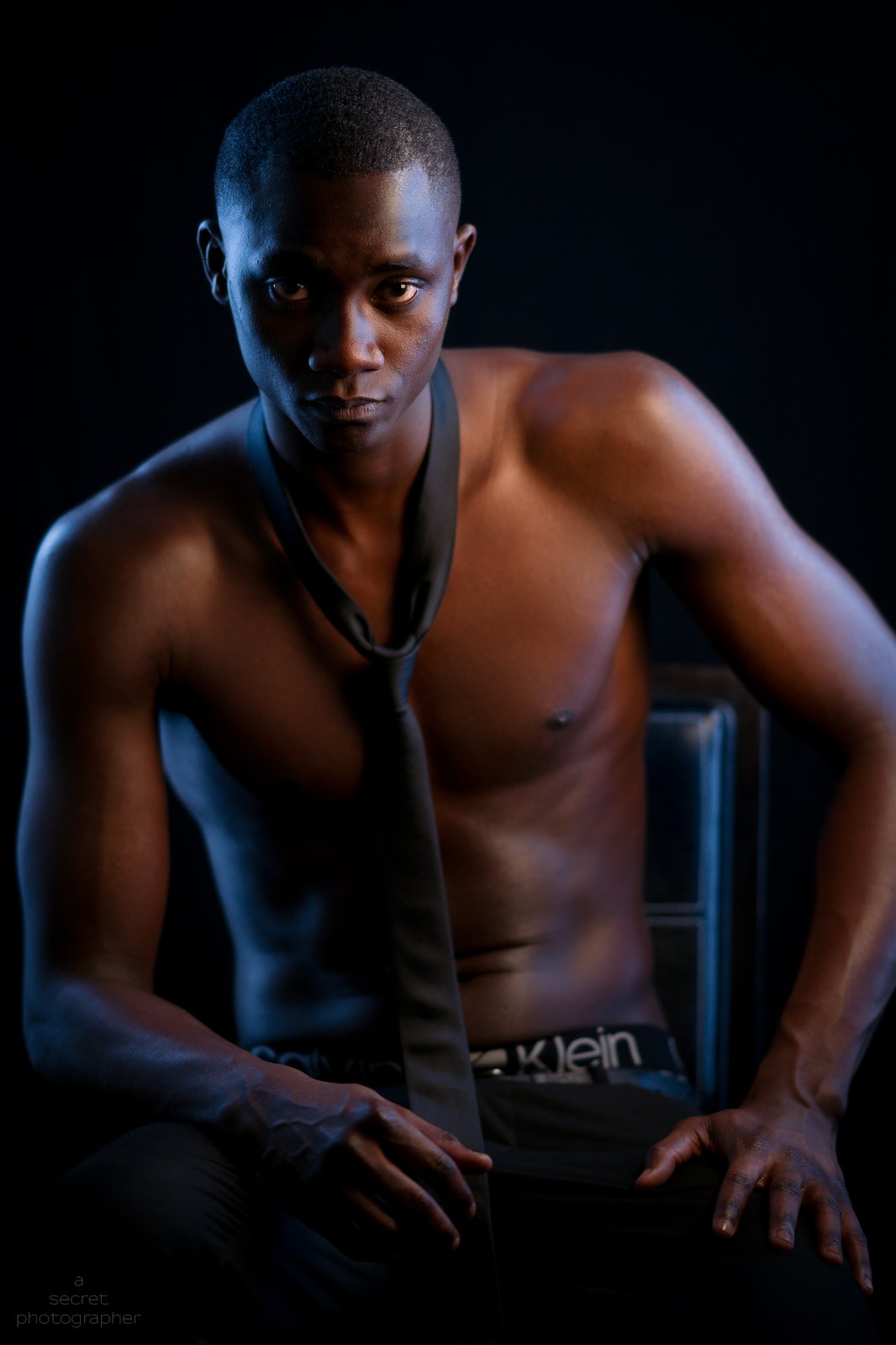 Portrait artistique, éclairage dramatique