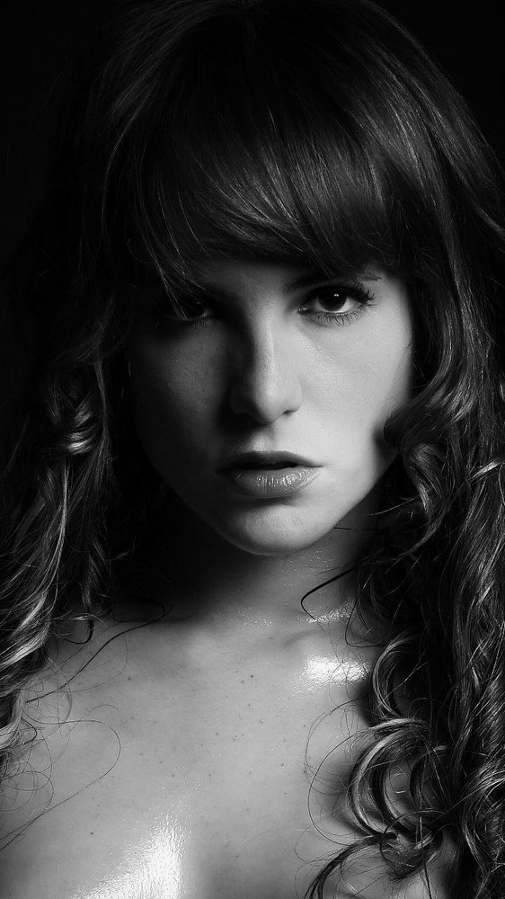 Portrait artistique en noir et blanc