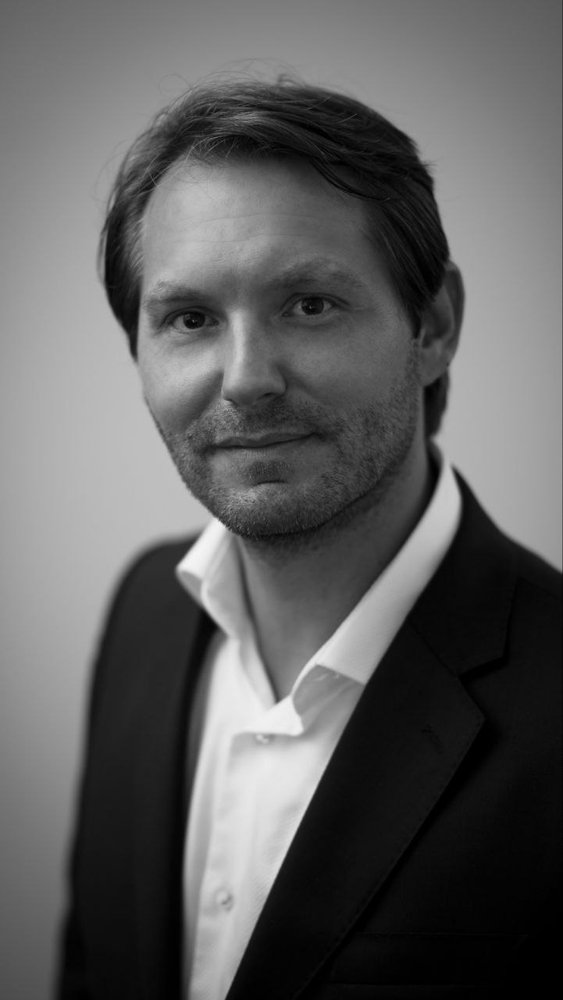 Portrait corporate en noir et blanc, studio