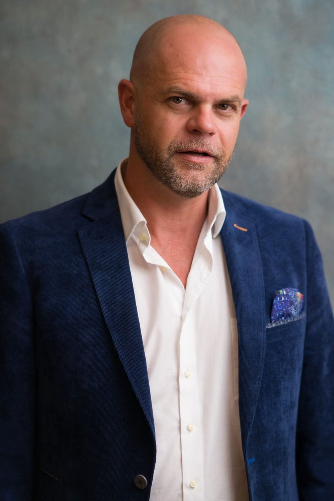Portrait corporate en couleur, studio
